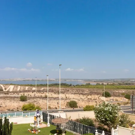 Aq-105 Elvira Avd De Corinto, La Mata,